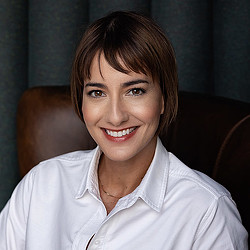 Katie Buchanan headshot