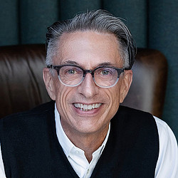 Louis Schump headshot